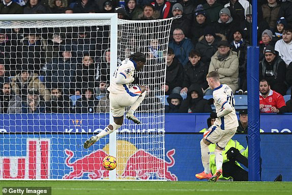 LEICESTER, ENGLAND - NOVEMBER 23: Cole Palmer of Chelsea misses a chance as he hits the post during the Premier League match between Leicester City FC and Chelsea FC at The King Power Stadium on November 23, 2024 in Leicester, England. (Photo by Michael Regan/Getty Images)