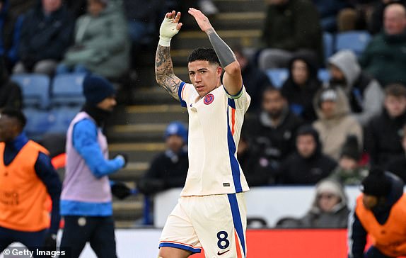 LEICESTER, ENGLAND - NOVEMBER 23: Enzo Fernandez of Chelsea celebrates scoring his team's second goal during the Premier League match between Leicester City FC and Chelsea FC at The King Power Stadium on November 23, 2024 in Leicester, England. (Photo by Shaun Botterill/Getty Images)