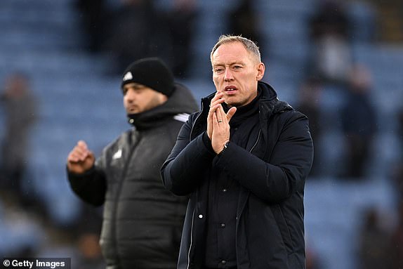 LEICESTER, ENGLAND - NOVEMBER 23: Steve Cooper, Manager of Leicester City, applauds the fans following the Premier League match between Leicester City FC and Chelsea FC at The King Power Stadium on November 23, 2024 in Leicester, England. (Photo by Michael Regan/Getty Images)