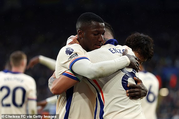 LEICESTER, ENGLAND - NOVEMBER 23: Enzo Fernandez of Chelsea celebrates with teammate Nicolas Jackson after scoring his team's second goal during the Premier League match between Leicester City FC and Chelsea FC at The King Power Stadium on November 23, 2024 in Leicester, England. (Photo by Chris Lee - Chelsea FC/Chelsea FC via Getty Images)