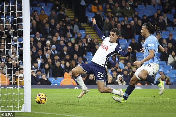 epa11737094 Brennan Johnson of Tottenham scores the 4-0 goal during the English Premier League soccer match between Manchester City and Tottenham Hotspur in Manchester, Britain, 23 November 2024.  EPA/ADAM VAUGHAN EDITORIAL USE ONLY. No use with unauthorized audio, video, data, fixture lists, club/league logos or 'live' services. Online in-match use limited to 120 images, no video emulation. No use in betting, games or single club/league/player publications.