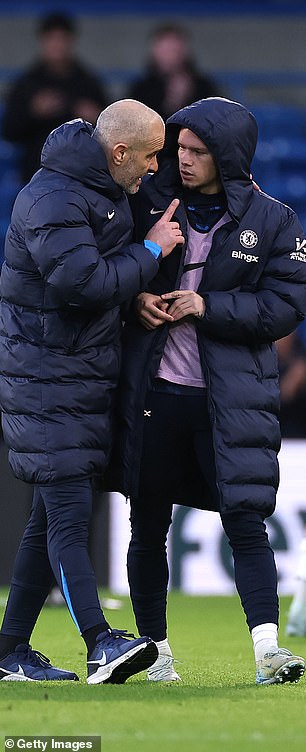 Mudryk is pictured with Chelsea manager Enzo Maresca