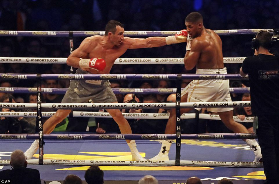 Klitschko began to move ahead on the scorecard after dominating the next two rounds with his effective jab