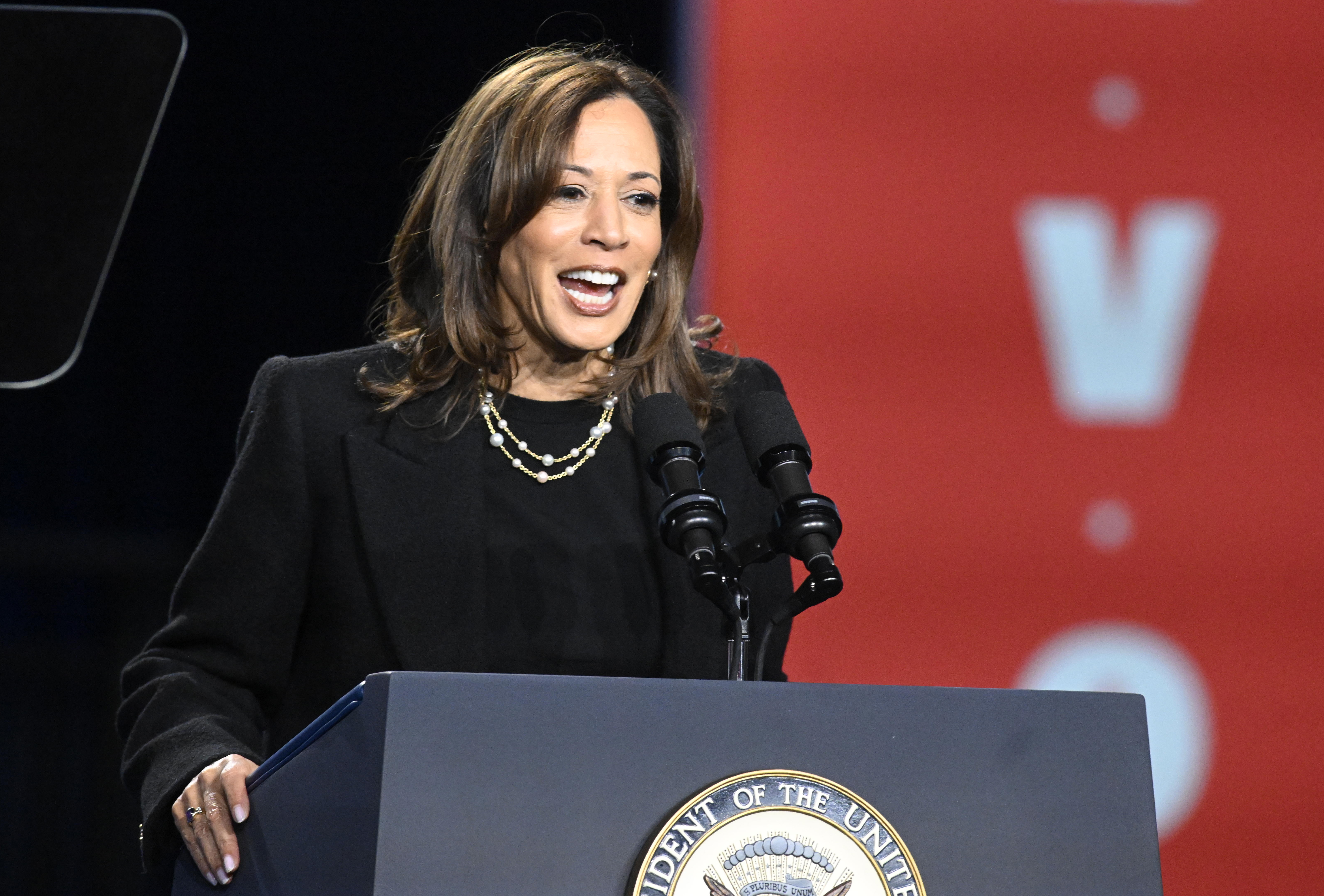 Kamala Harris holds a rally Monday, Nov. 4, 2024, at Muhlenberg College in Allentown, just one day before the 2024 presidential (Monica Cabrera/The Morning Call)