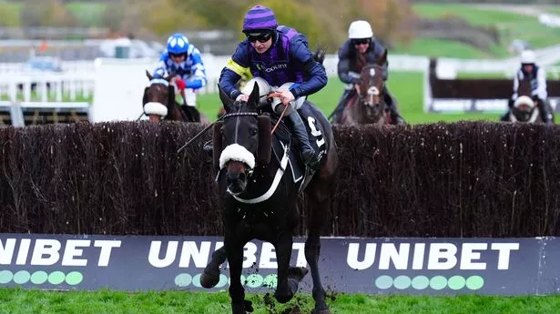 Abuffalosoldier ridden by Sean Bowen on their way to winning the Holland Cooper Handicap Chase