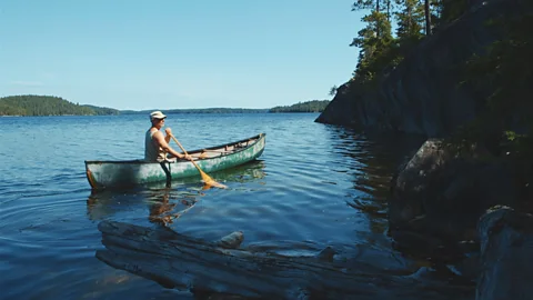 Adventurer Les Stroud in a canoe (Credit: Kevin Kossowan)