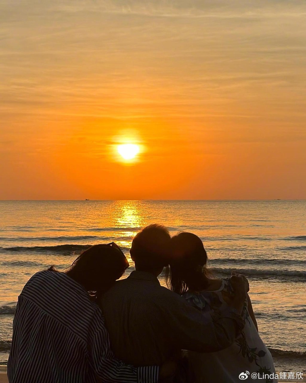 鍾嘉欣早前家族旅行，三代同堂遊越南富國島。