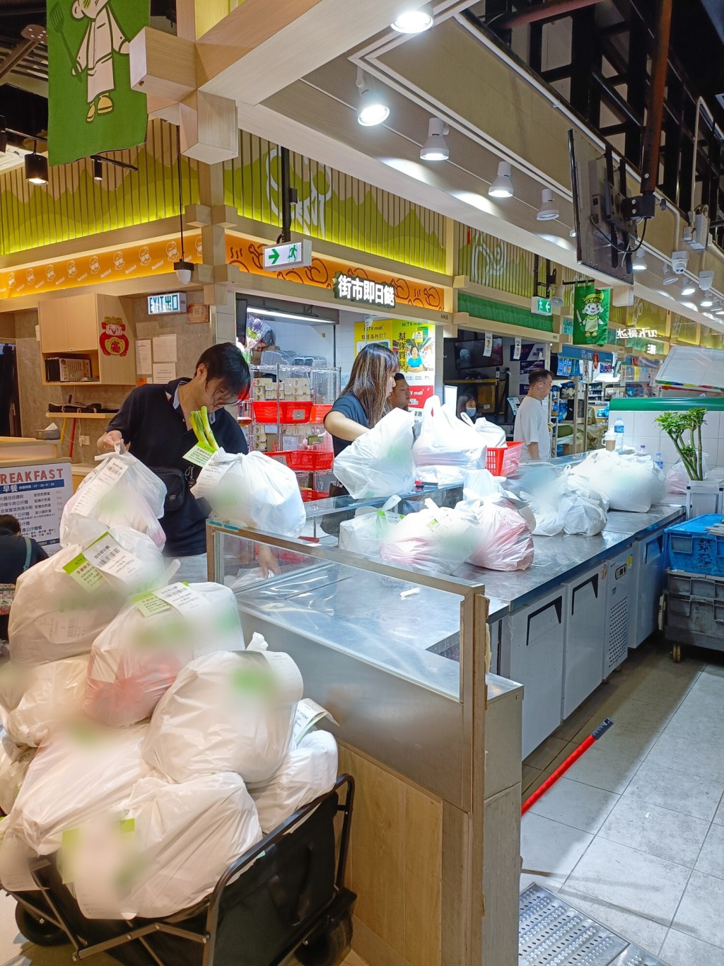 何永賢指有街市檔位經營網購餸菜業務。何永賢facebook圖片