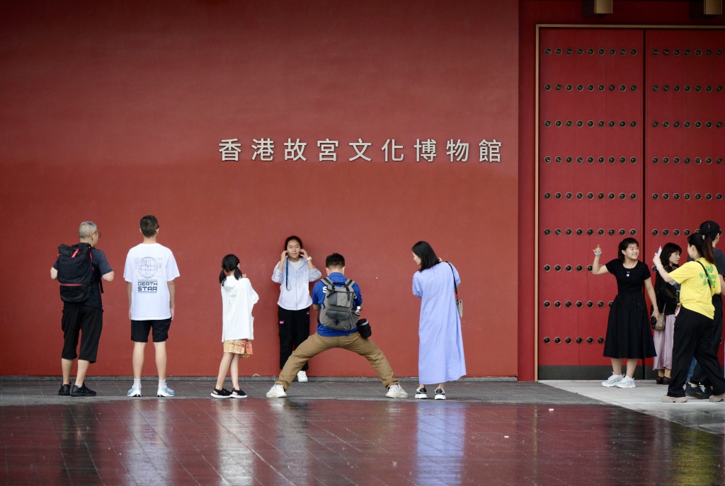 暑假7月至8月期间约有28至30万人次参观香港故宫。资料图片