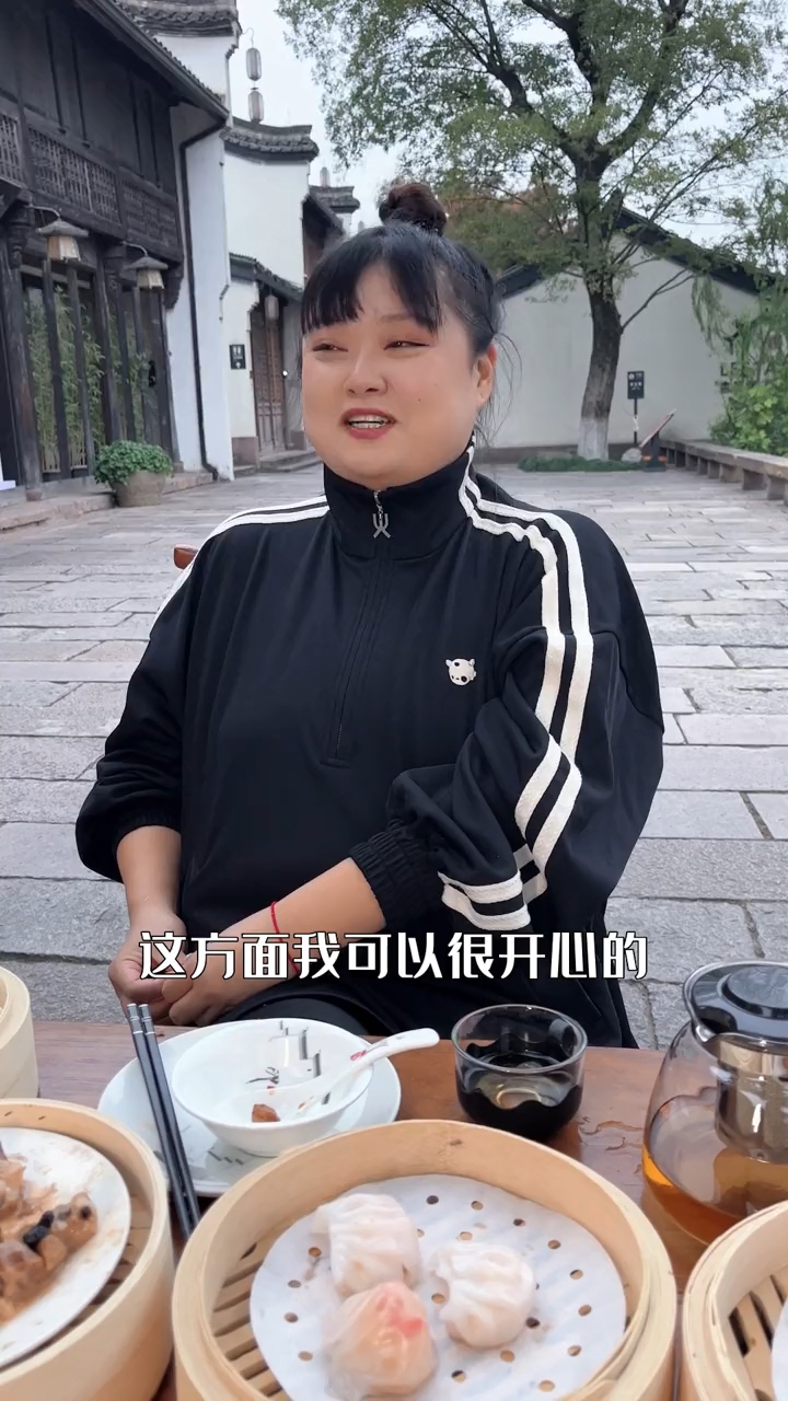 在內地吃播界吃出名堂。