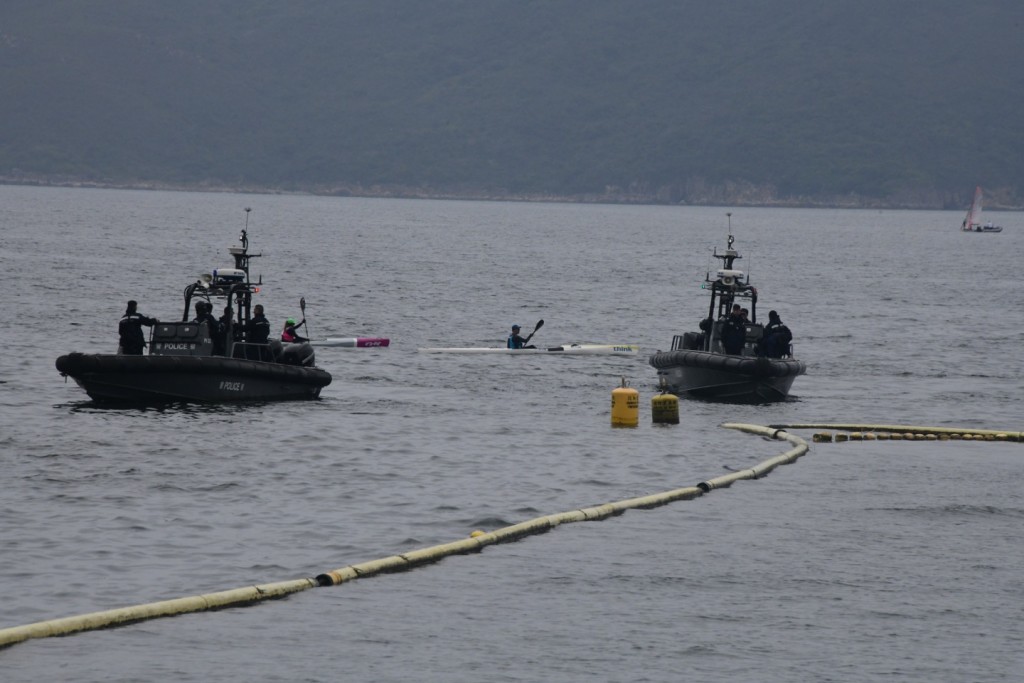 海面有水警巡邏。梁國峰攝