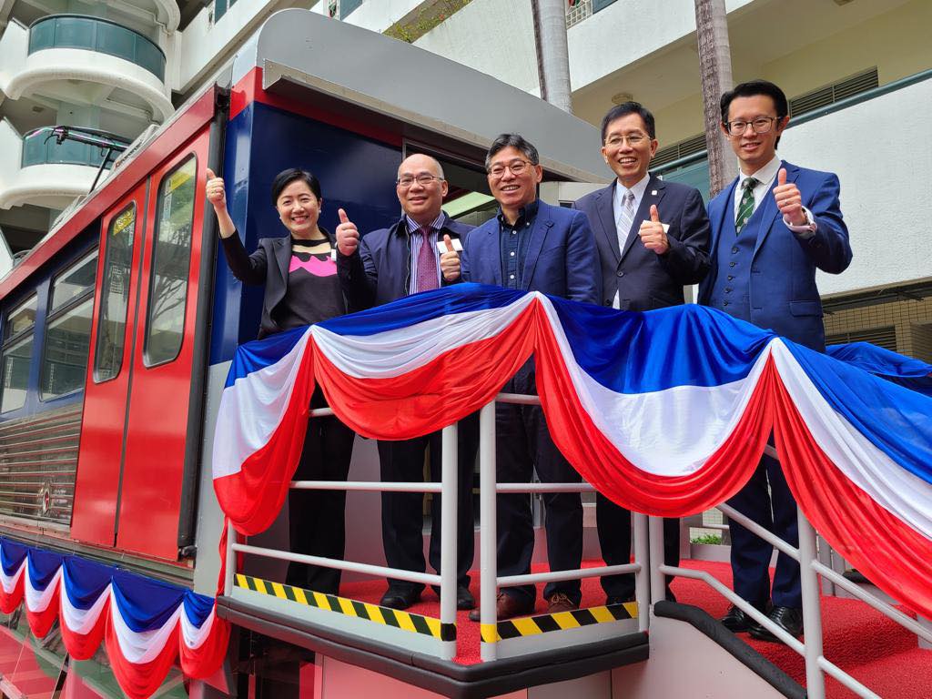 英华书院及小学是首间接收港铁退役车头的学校。运输及房屋局facebook图片