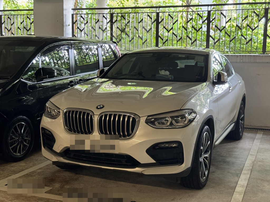 菁田邨泊有2020年款BMW X4 XDrive 30iA。