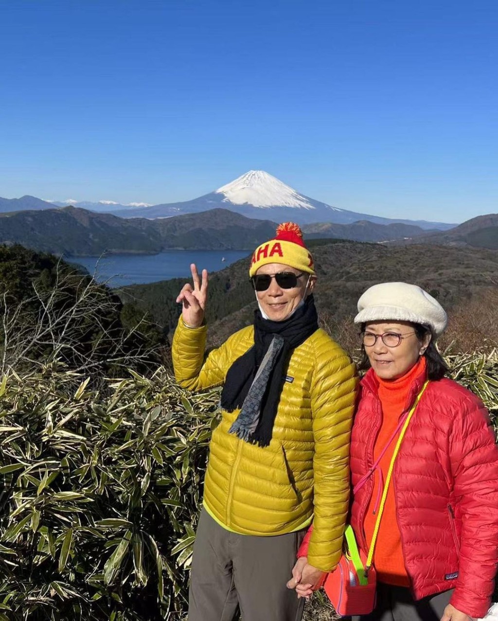 羅家英與汪明荃時時拍拖去旅行。