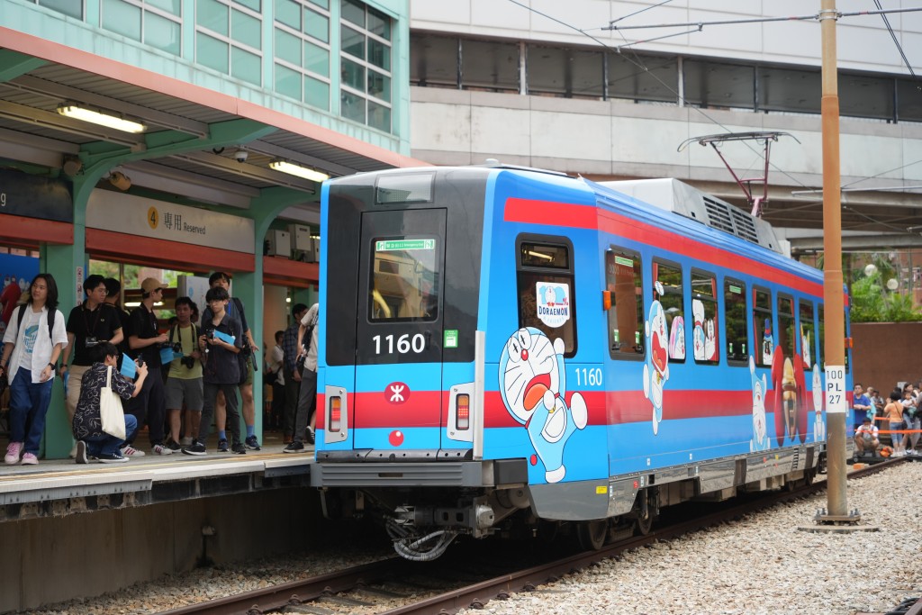 多啦A夢期間限定列車