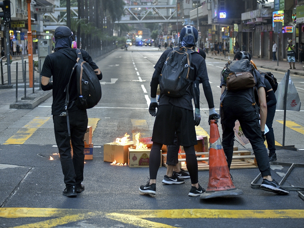 鄧炳強表示警務處處長正在跟進修例拘捕人士仍未起訴事宜。資料圖片