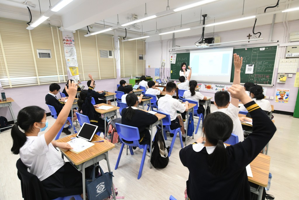 教育局昨日「點人頭」，點算公營中小學的實際在學人數。