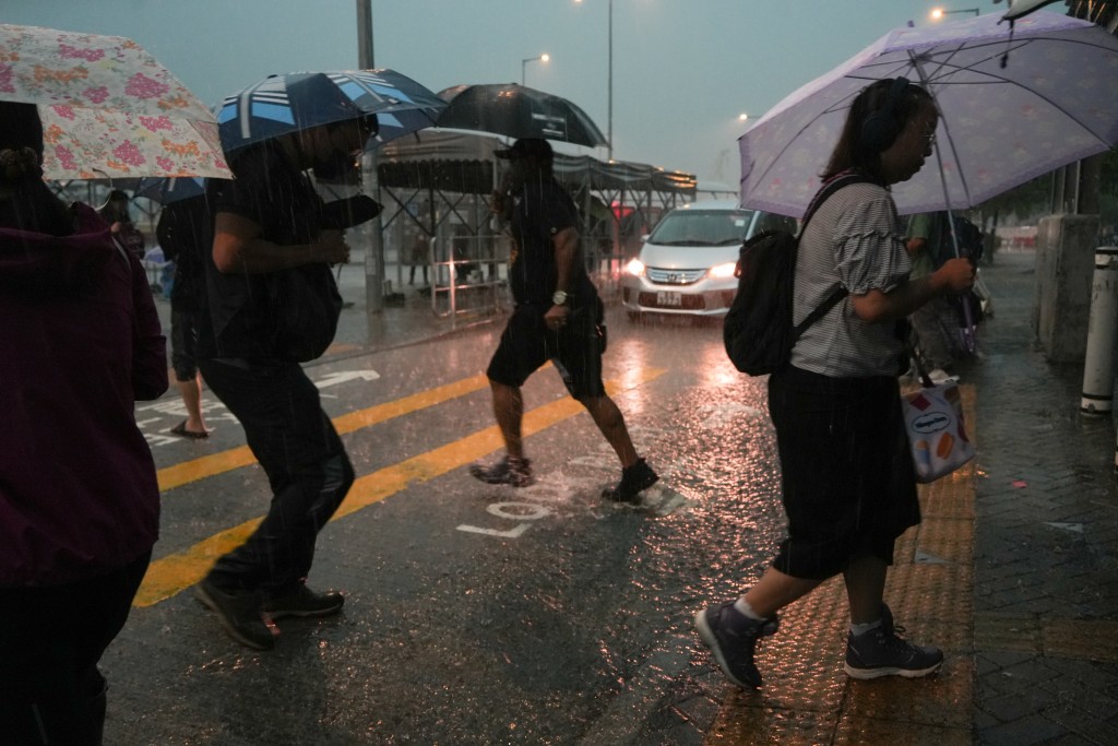 衞生防护中心发言人指，台风或暴雨后，土壤和泥水中的类鼻疽伯克氏菌有机会曝露于地面，令类鼻疽个案有机会增加。资料图片