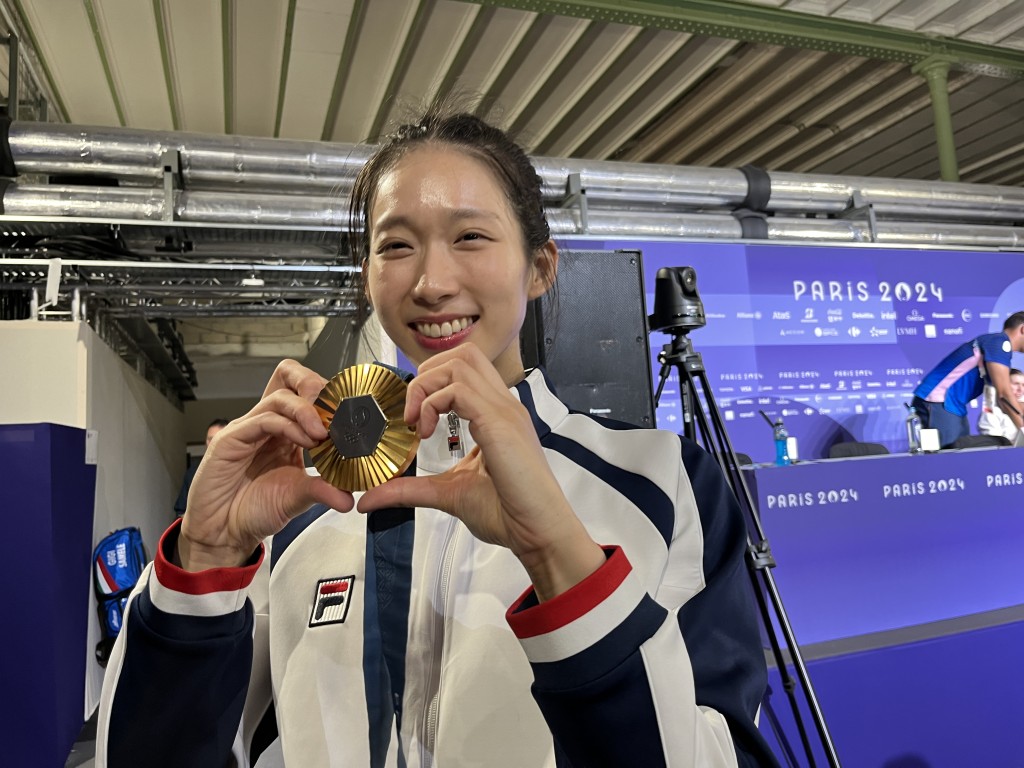 江旻憓勇奪女子重劍金牌。 徐嘉華巴黎傳真