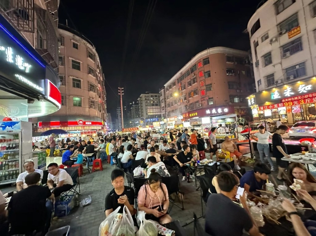 中山夜遊必去2024｜7. 坦洲十四村夜市美食街 夜市美食街位於民居區，四周都是街坊小店，入夜後燈火通明（圖片來源：小紅書@黎想想）