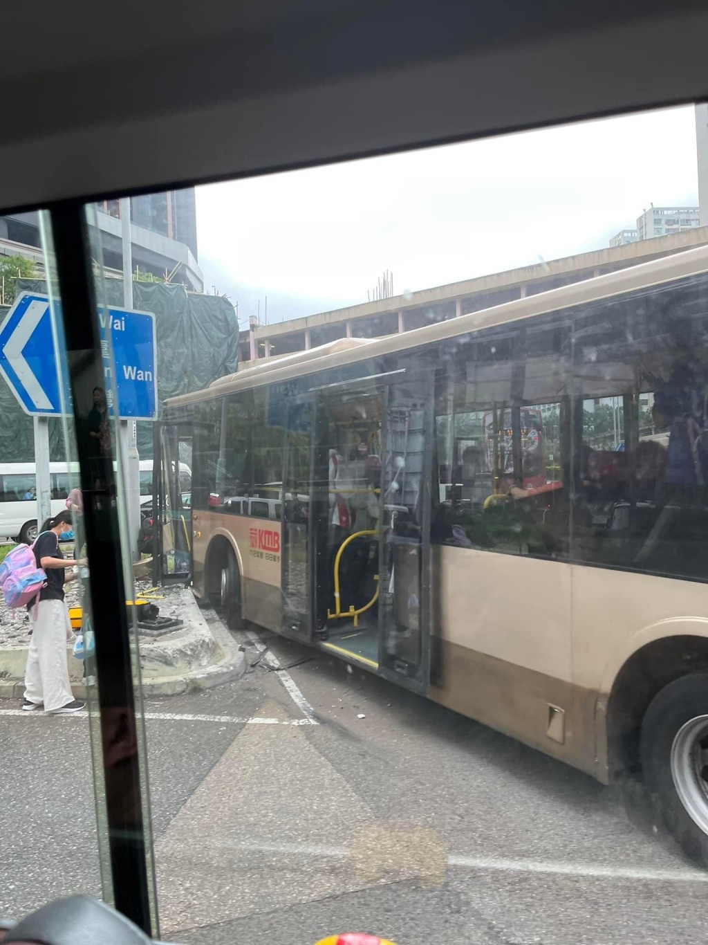 現場為大圍站車公廟路八爪魚天橋迴旋處位置。馬路的事討論區FB