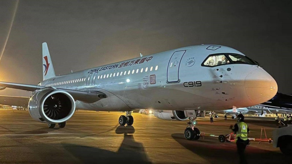 首架C919客機從上海虹橋機場飛往新加坡。 China Daily 