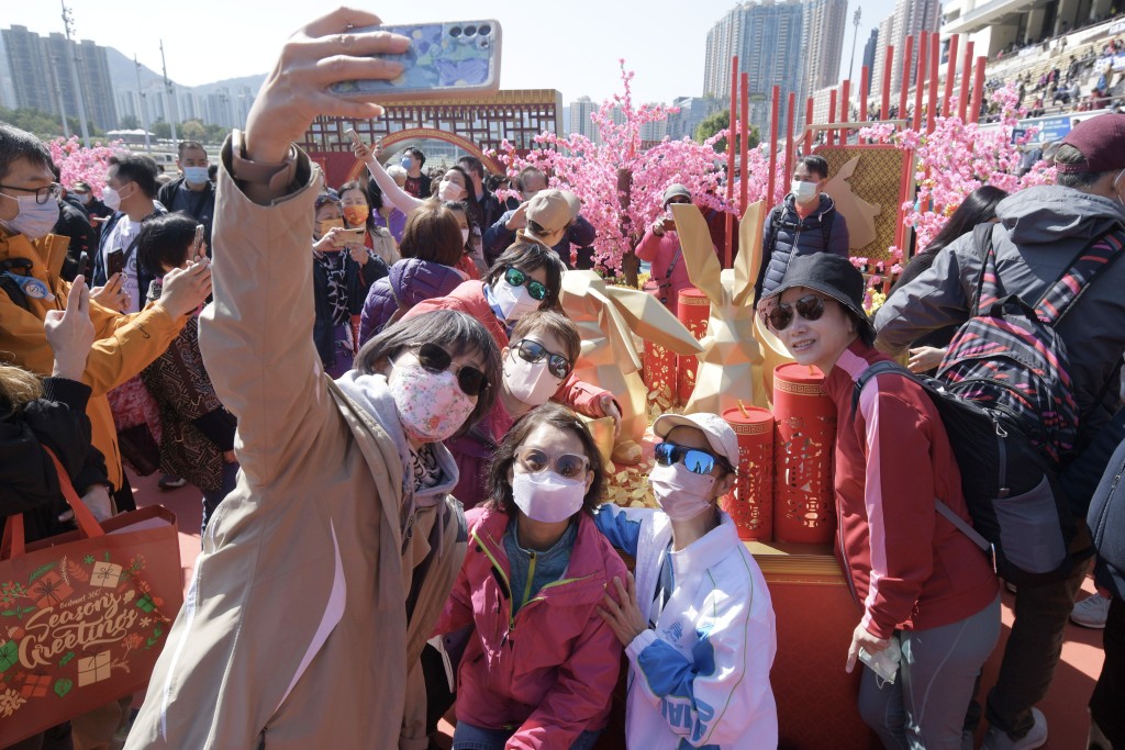 吳秋北指能否爭取到在農曆新年長假前實施，則要視乎整體配套。資料圖片