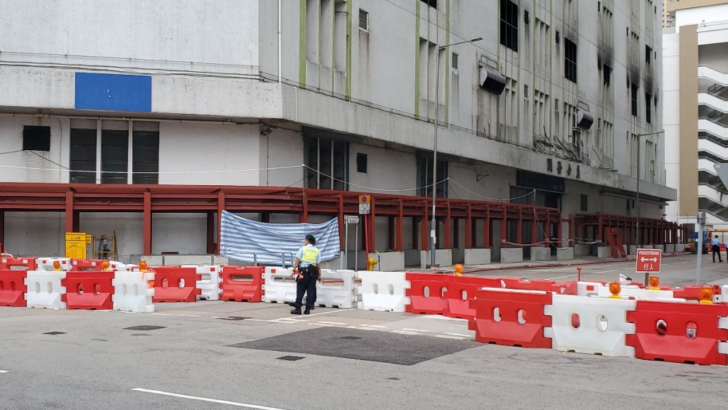 荔發街及荔康街繼續封閉。楊偉亨攝