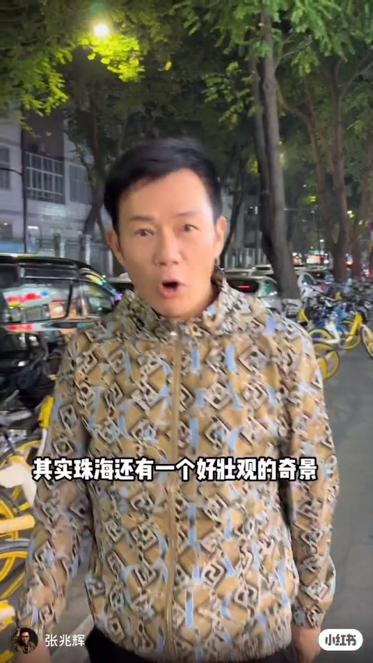 張兆輝在片中記錄小檔主開市前推車開市時車水馬龍的震撼場面，並形容為好壯觀的奇景。