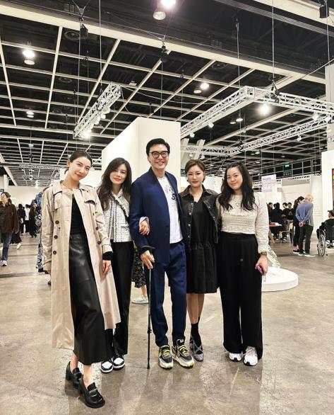 锺镇涛一家曾去Art Basel。