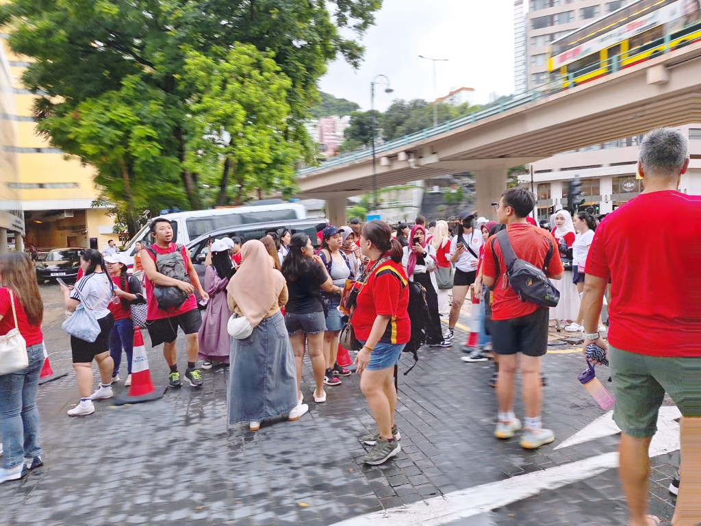 香港女足友賽印尼女足，令到港會球場爆滿。 陸永鴻攝