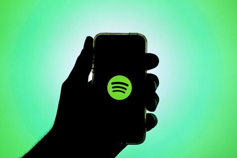 Spotify Logo auf einem Smartphone-Bildschirm