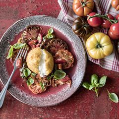 Frittierte Burrata auf Tomatensalat