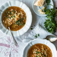 Servierte Pastina-Suppe