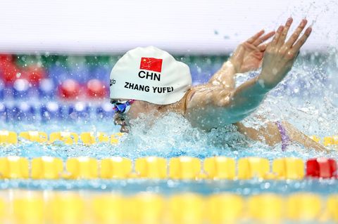 Die chinesische Mittelstreckenschwimmerin Zhang Yufei ist eine von 23 Sportlern aus China, bei denen 2021 ein Dopingtest positiv ausfiel. Im folgenden Jahr wurde sie Doppel-Olympiasiegerin