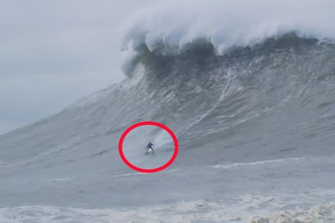 Sebastian Steudtner: Deutscher Profisurfer reitet eine Monsterwelle in Nazare, Portugal