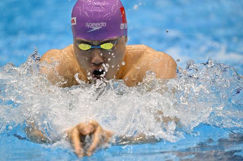 Chinas Star Qin Haiyang bei der Schwimm-WM im japanischen Fukuoka 2023. Auch er gehört zu den 23 Athleten, die im Vorfeld der olympischen Sommerspiele 2021 einen positiven Dopingtest hatten.