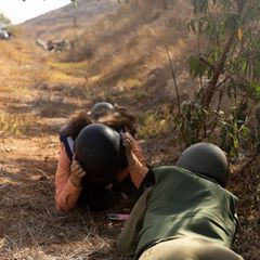 Gemeinsam mit der israelischen Armee besucht Raschel Blufarb die geschlossene Militärzone direkt zu Libanons Grenze und berichtet, wie sie die gefährliche Lage in Metula erlebt.