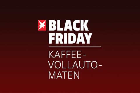 Black Friday Week 2024: Pärchen neben einem Kaffeevollautomat