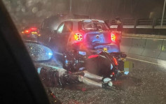 黃雨下屯門公路3車相撞 鐵騎士倒地受傷送院