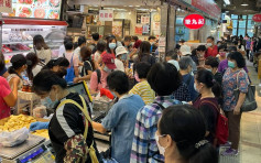 圆规袭港｜风雨前夕市民疯狂扫货 街市冻肉铺现人龙