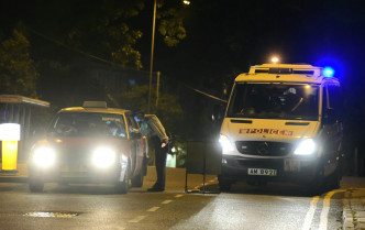 警方在香港多處設置路障查車。