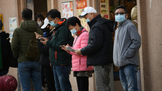 確診數字新聞稿停止首日 政府網頁公布今增358宗核酸陽性。資料圖片