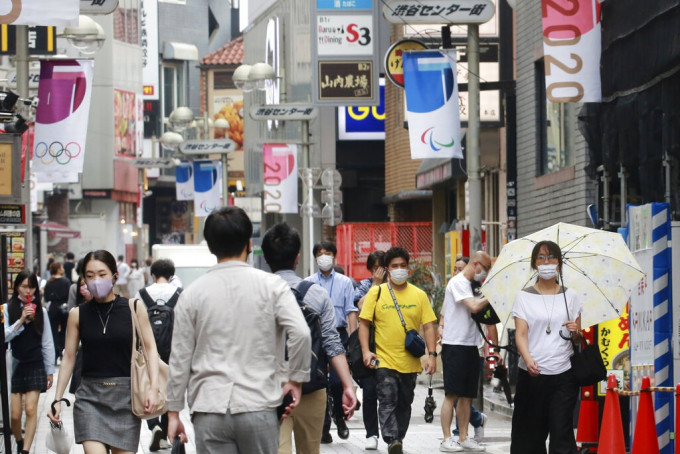 日本的緊急狀態將擴大至13個都府縣。AP圖片