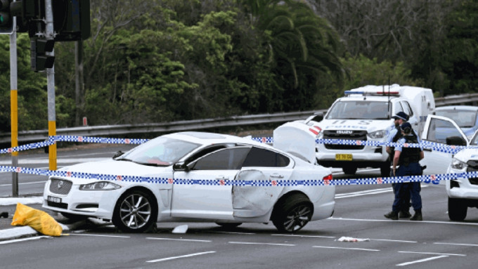 悉尼發生兩車相撞外加持刀傷人事故。（路透社）