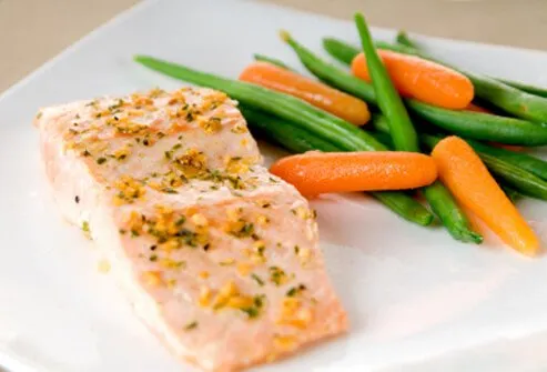 When you have insomnia, an example of foods that help you sleep can be a light dinner of salmon and steamed veggies. 