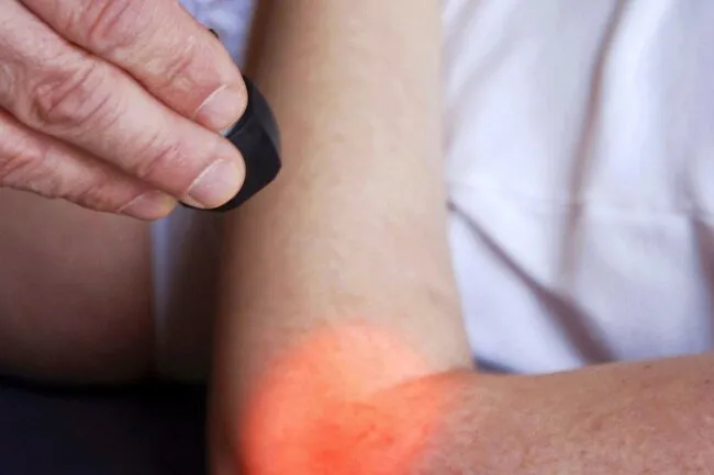 Low-wavelength red light can help with pain, such as arthritis.