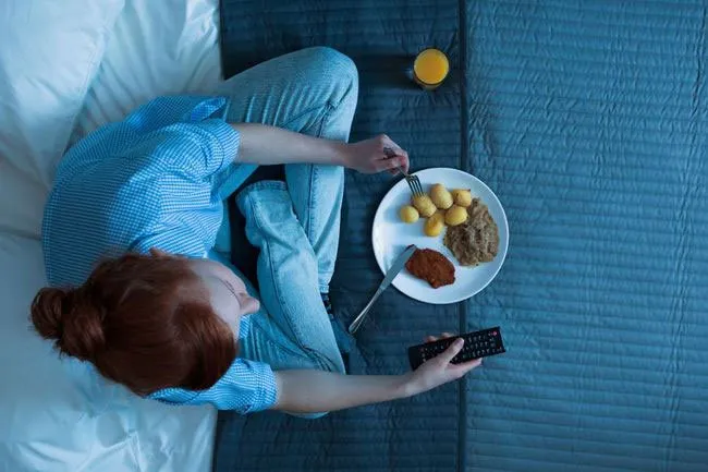 Eating before bed may speed up your metabolism, make your brain more active, and may trigger nightmares. 