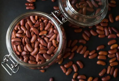 Eating as few as four or five raw kidney beans can make you very sick.