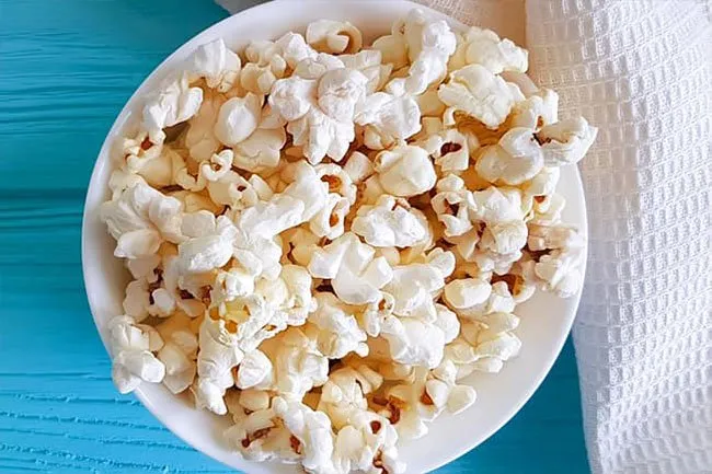 Popcorn is rich in fiber and antioxidants. 